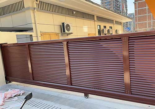 浙江宁波某公司百叶直线封板门